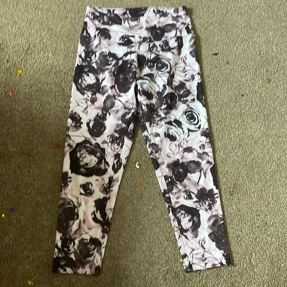 Balance Collection Pants - Floral capri leggings